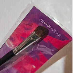 Coastal Scents Medium Shadow Brush
